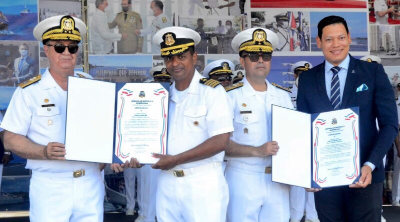 Locutor Ariel Mercedes recibió una “Carta de Encomio” como reconocimiento a sus funciones en la celebración de las actividades conmemorativas al 178 aniversario Fundación de  la Armada